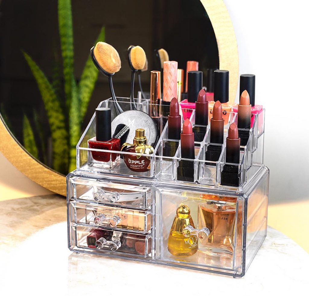 بهترین ارگانایزرها برای خانه های کوچک 5 استند لوازم آرایش کریستال مدل BIG4