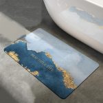 پادری جلوی وان حمام