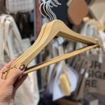 آویز لباس طرح چوب